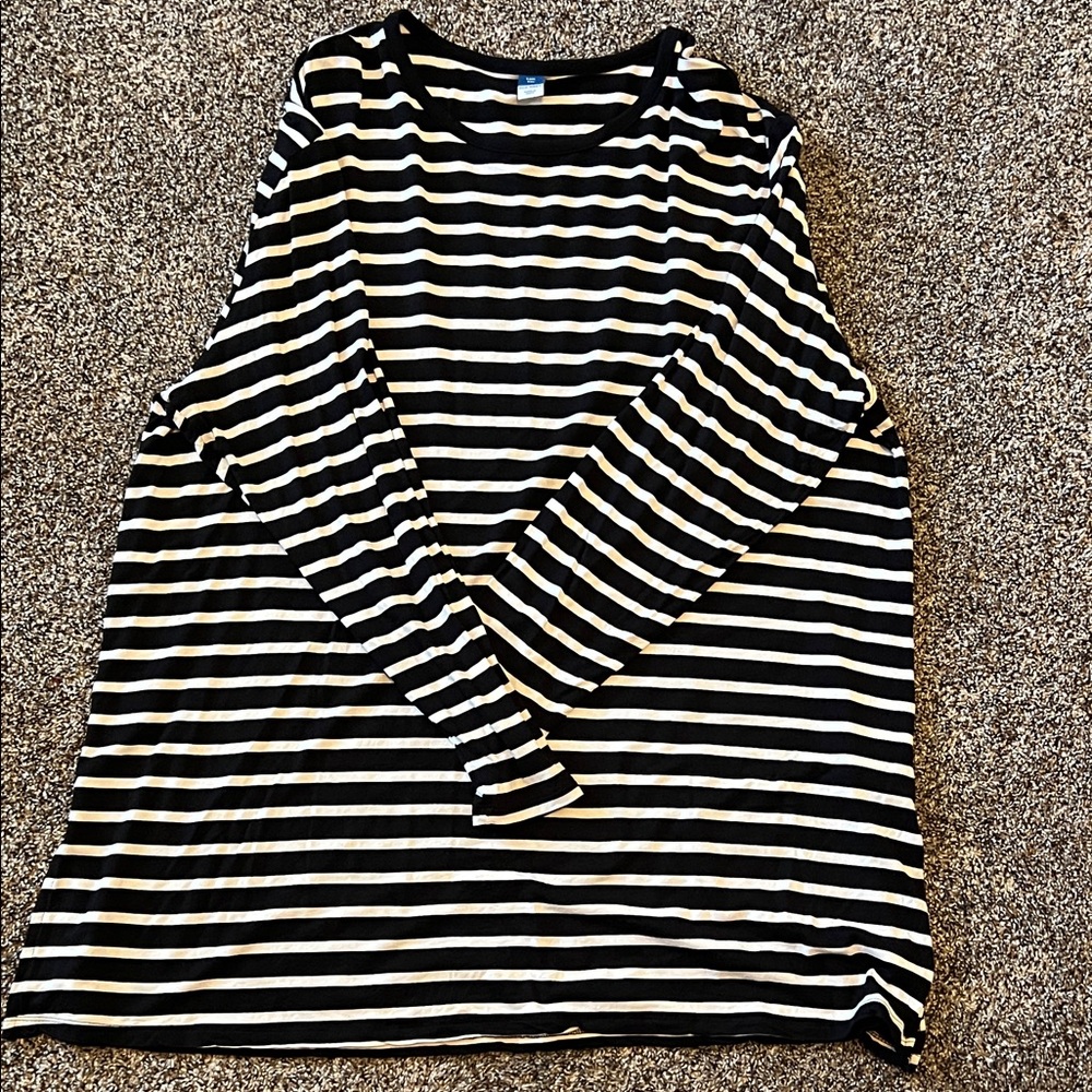 Old Navy Black and White Striped Long Sleeve Tee